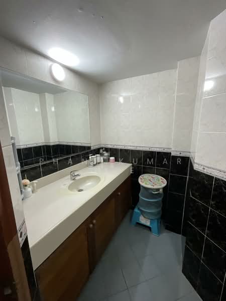 Melville Park, 26 Simei Street 1, 2 Bedrooms, 958 sqft, Condominium For Rent, by Phani Kumar Anne, 500138745 - Bathroom - PropertyGuru.com.sg