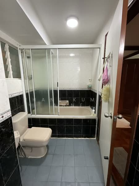 Melville Park, 26 Simei Street 1, 2 Bedrooms, 958 sqft, Condominium For Rent, by Phani Kumar Anne, 500138745 - Bathroom - PropertyGuru.com.sg