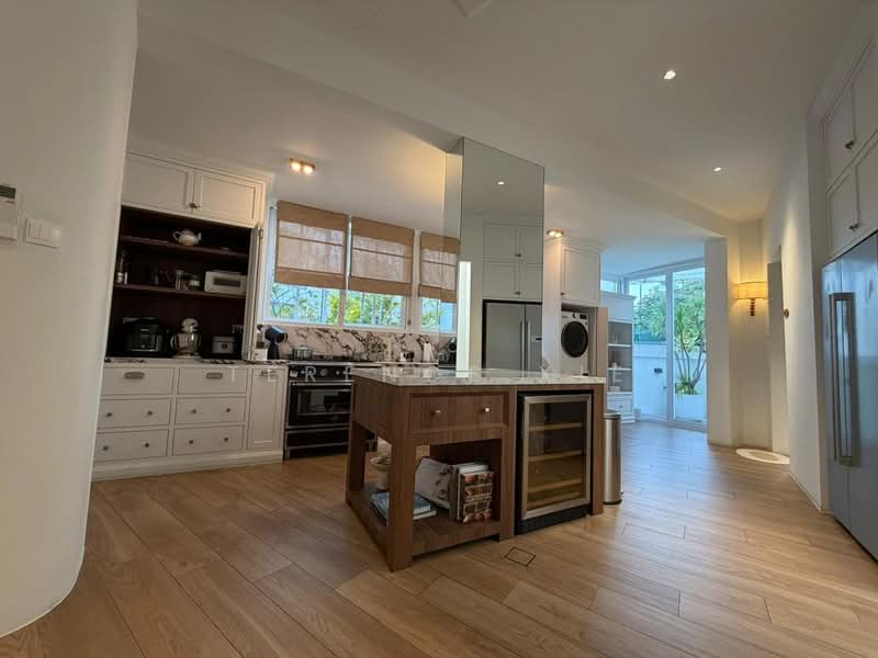 Rare Freehold Semi-D, Tastefully Renovated, , 5 Bedrooms, 4,000 sqft, Semi-Detached House For Sale, by Terence Xie, 500138747 - Kitchen - PropertyGuru.com.sg