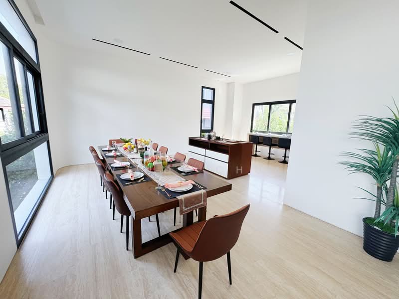 Rare Bungalow in D10- Architect Designed with Pool & Lift, , 5 Bedrooms, 12,110 sqft, Detached House For Sale, by Wendy Chua, 500138753 - Dining Room - PropertyGuru.com.sg
