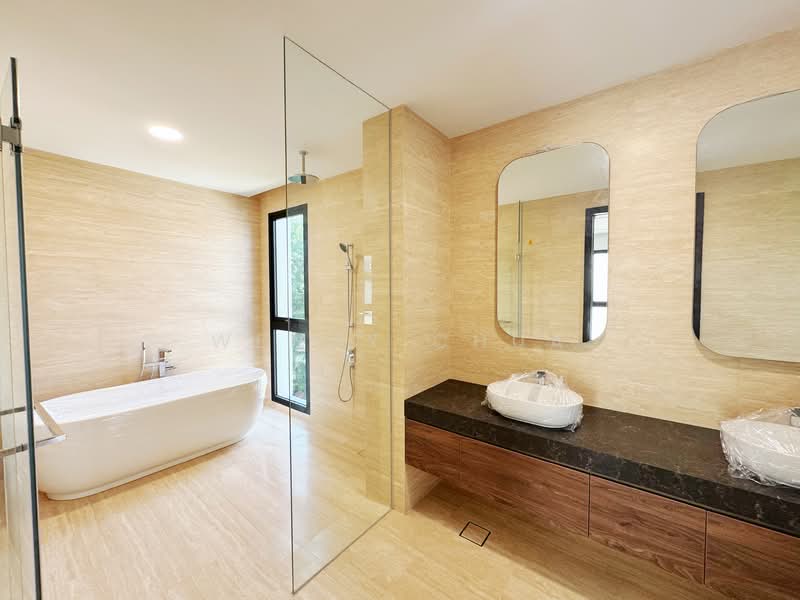 Rare Bungalow in D10- Architect Designed with Pool & Lift, , 5 Bedrooms, 12,110 sqft, Detached House For Sale, by Wendy Chua, 500138753 - Bathroom - PropertyGuru.com.sg