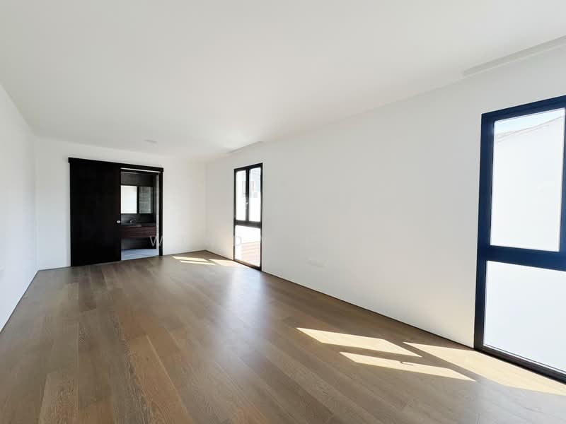 Rare Bungalow in D10- Architect Designed with Pool & Lift, , 5 Bedrooms, 12,110 sqft, Detached House For Sale, by Wendy Chua, 500138753 - Ensuite Bedroom - PropertyGuru.com.sg