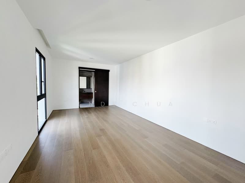 Rare Bungalow in D10- Architect Designed with Pool & Lift, , 5 Bedrooms, 12,110 sqft, Detached House For Sale, by Wendy Chua, 500138753 - Ensuite Bedroom - PropertyGuru.com.sg