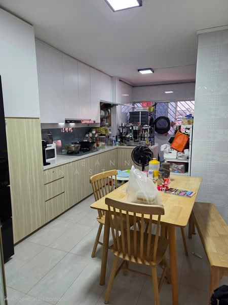 518 Jurong West Street 52, 518 Jurong West Street 52, 2 Bedrooms, 796 sqft, HDB Flat For Sale, by Jeannie Anastasia Koe 高晶晶, 500138755 - Kitchen - PropertyGuru.com.sg