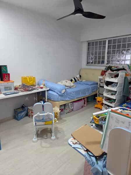 518 Jurong West Street 52, 518 Jurong West Street 52, 2 Bedrooms, 796 sqft, HDB Flat For Sale, by Jeannie Anastasia Koe 高晶晶, 500138755 - Bedroom - PropertyGuru.com.sg