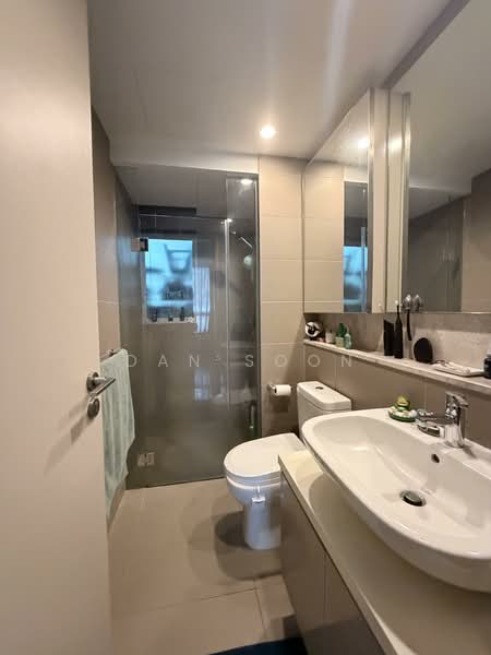 Optima @ Tanah Merah, 86 Tanah Merah Kechil Avenue, 2 Bedrooms, 1,378 sqft, Apartment For Rent, by Dan Soon, 500138770 - Bathroom - PropertyGuru.com.sg