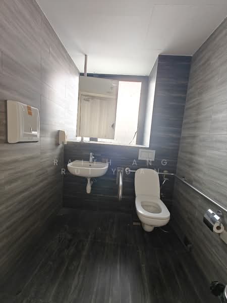 Novelty Techpoint, 27 New Industrial Road, 2,788 sqft, Light Industrial (B1) For Rent, by Raith Ang Rui Yuan, 500138771 - Bathroom - CommercialGuru.com.sg