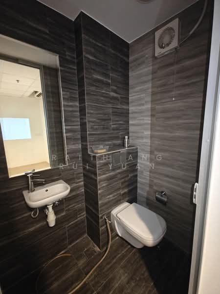 Novelty Techpoint, 27 New Industrial Road, 2,788 sqft, Light Industrial (B1) For Rent, by Raith Ang Rui Yuan, 500138771 - Bathroom - CommercialGuru.com.sg