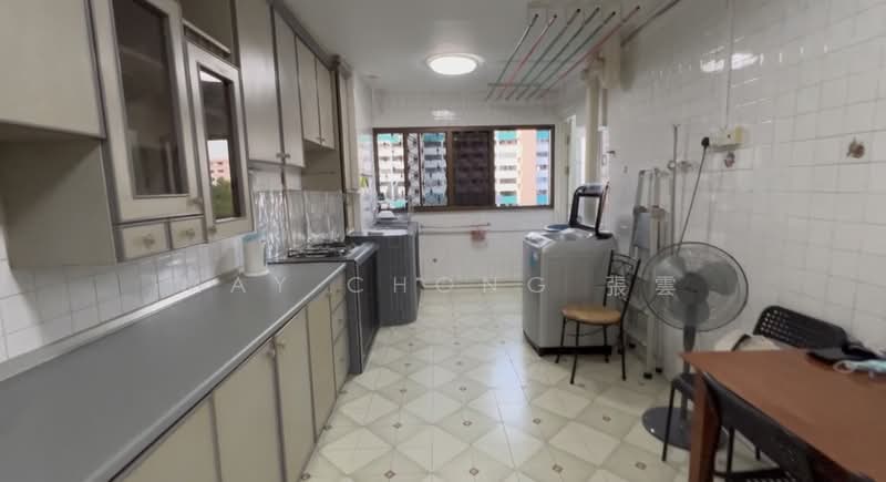 345 Clementi Avenue 5, 345 Clementi Avenue 5, 2 Bedrooms, 721 sqft, HDB Flat For Sale, by May Chong 張雲, 500138782 - Kitchen - PropertyGuru.com.sg