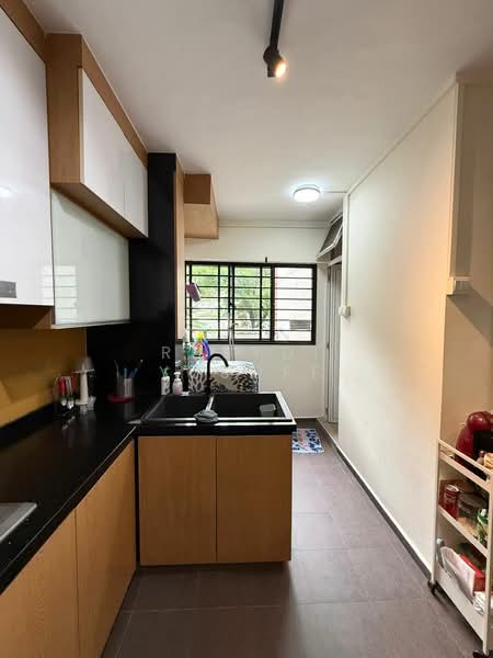 558 Jurong West Street 42, 558 Jurong West Street 42, 3 Bedrooms, 1,614 sqft, HDB Flat For Sale, by Rusydi Yusoff, 500138799 - Kitchen - PropertyGuru.com.sg