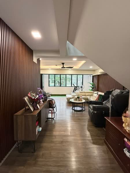 558 Jurong West Street 42, 558 Jurong West Street 42, 3 Bedrooms, 1,614 sqft, HDB Flat For Sale, by Rusydi Yusoff, 500138799 - Living Room - PropertyGuru.com.sg