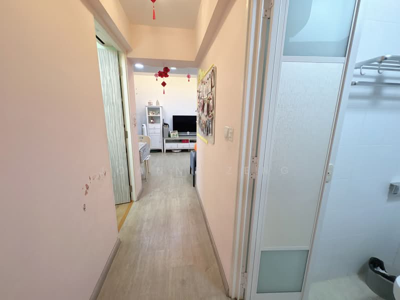 337B Tah Ching Road, 337B Tah Ching Road, 2 Bedrooms, 689 sqft, HDB Flat For Sale, by Joanne Zeng, 500138803 - Corridor - PropertyGuru.com.sg