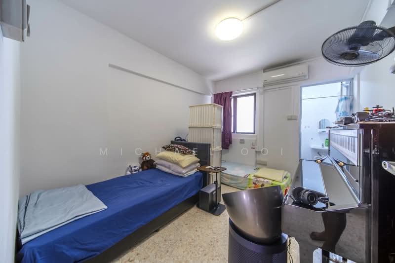 608 Clementi West Street 1, 608 Clementi West Street 1, 2 Bedrooms, 721 sqft, HDB Flat For Sale, by Michael Ooi, 500138830 - Bedroom - PropertyGuru.com.sg