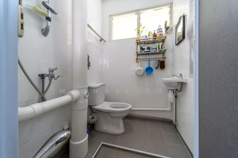 608 Clementi West Street 1, 608 Clementi West Street 1, 2 Bedrooms, 721 sqft, HDB Flat For Sale, by Michael Ooi, 500138830 - Bathroom - PropertyGuru.com.sg