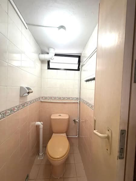 213 Boon Lay Place, 213 Boon Lay Place, 3 Bedrooms, 710 sqft, HDB Flat For Sale, by Zee Tan, 500138841 - Bathroom - PropertyGuru.com.sg