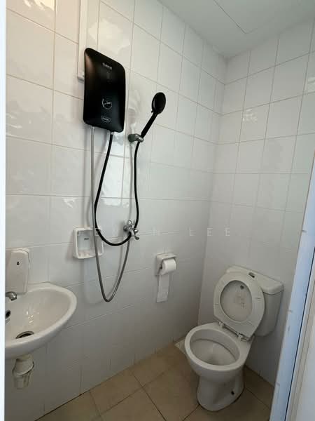 Varsity Park Condominium, 38 West Coast Road, Room Rental, 165 sqft, Condominium For Rent, by Jeron Lee, 500138845 - Bathroom - PropertyGuru.com.sg