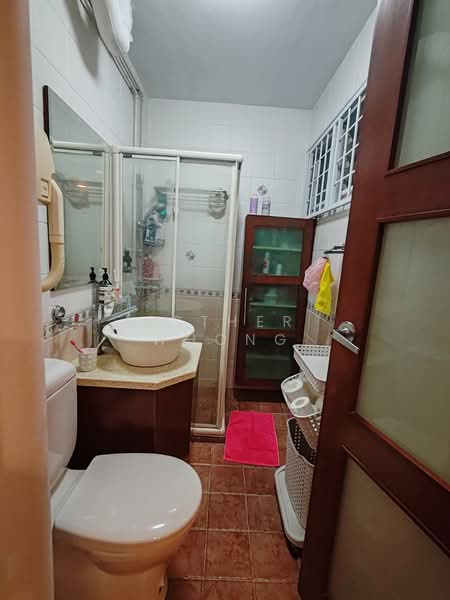 172 Bishan Street 13, 172 Bishan Street 13, 3 Bedrooms, 1,302 sqft, HDB Flat For Sale, by Esther Whong, 500138850 - Bathroom - PropertyGuru.com.sg