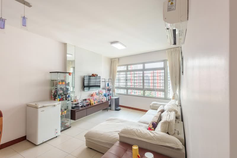 272D Sengkang Central, 272D Sengkang Central, 3 Bedrooms, 969 sqft, HDB Flat For Sale, by Elaine Wong, 500138857 - Living Room - PropertyGuru.com.sg