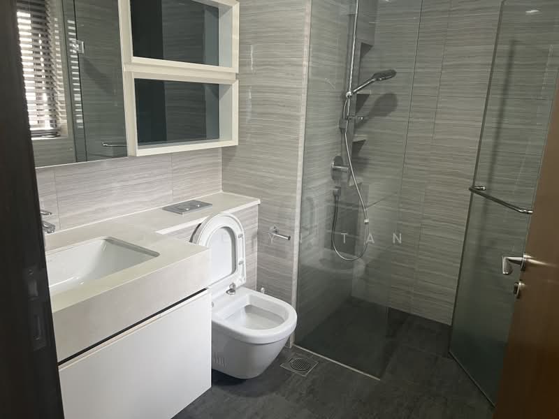 Riverbank at Fernvale, Sengkang West Way/Fernvale, 3 Bedrooms, 947 sqft, Condominium For Sale, by Jocelyn Tan, 500138858 - Bathroom - PropertyGuru.com.sg