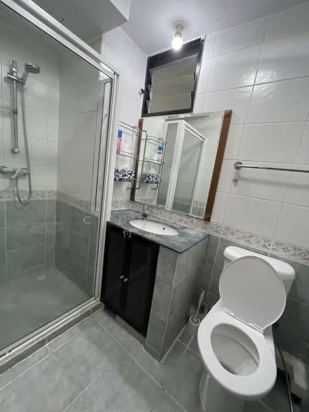 Eastvale, 35 Pasir Ris Drive 3, 3 Bedrooms, 1,280 sqft, Condominium For Rent, by Cindy Fu 付小姐, 500138860 - Bathroom - PropertyGuru.com.sg