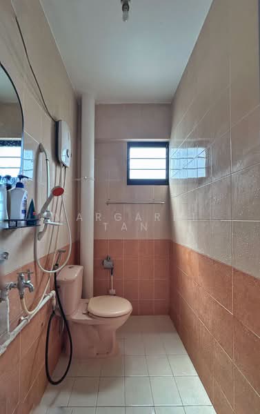 302 Ubi Avenue 1, 302 Ubi Avenue 1, 2 Bedrooms, 688 sqft, HDB Flat For Sale, by Margaret Tan, 500138880 - Bathroom - PropertyGuru.com.sg