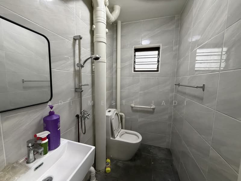 111 Teck Whye Lane, 111 Teck Whye Lane, 3 Bedrooms, 1,108 sqft, HDB Flat For Sale, by Adi Mesti Jadi, 500138883 - Bathroom - PropertyGuru.com.sg