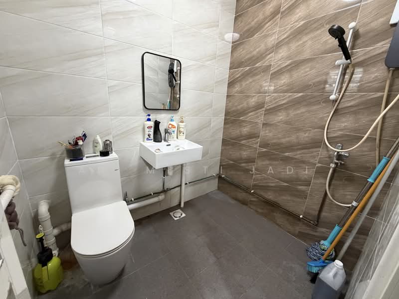 111 Teck Whye Lane, 111 Teck Whye Lane, 3 Bedrooms, 1,108 sqft, HDB Flat For Sale, by Adi Mesti Jadi, 500138883 - Bathroom - PropertyGuru.com.sg