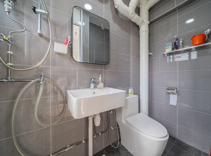 943 Jurong West Street 91, 943 Jurong West Street 91, 3 Bedrooms, 1,130 sqft, HDB Flat For Sale, by Kenny Oon, 500138894 - Common Bathroom - PropertyGuru.com.sg