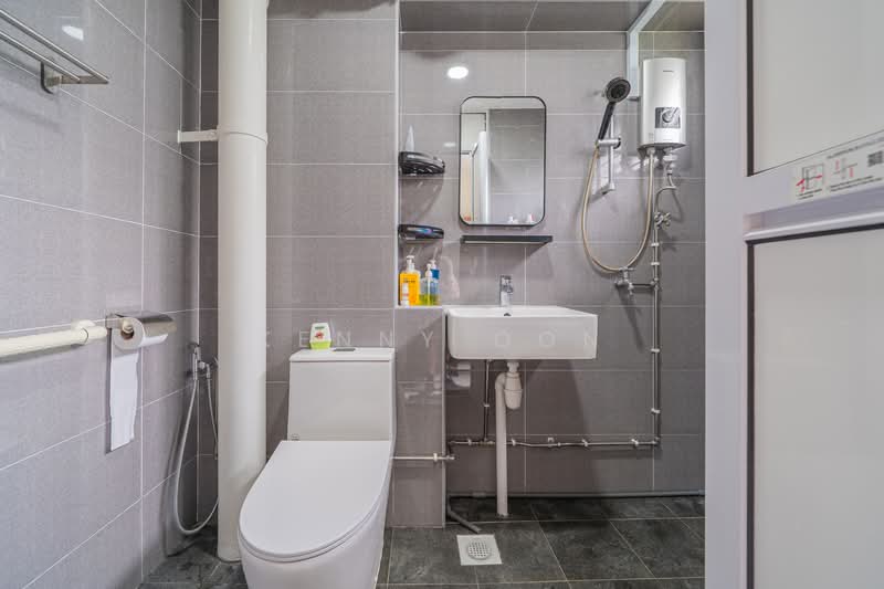 943 Jurong West Street 91, 943 Jurong West Street 91, 3 Bedrooms, 1,130 sqft, HDB Flat For Sale, by Kenny Oon, 500138894 - Master Bathroom - PropertyGuru.com.sg