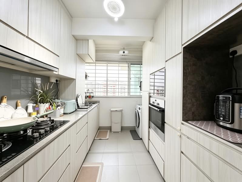560A Spring Haven @ Jurong, 560A Jurong West Street 42, 3 Bedrooms, 1,001 sqft, HDB Flat For Sale, by Farihin ., 500138903 - Kitchen - PropertyGuru.com.sg
