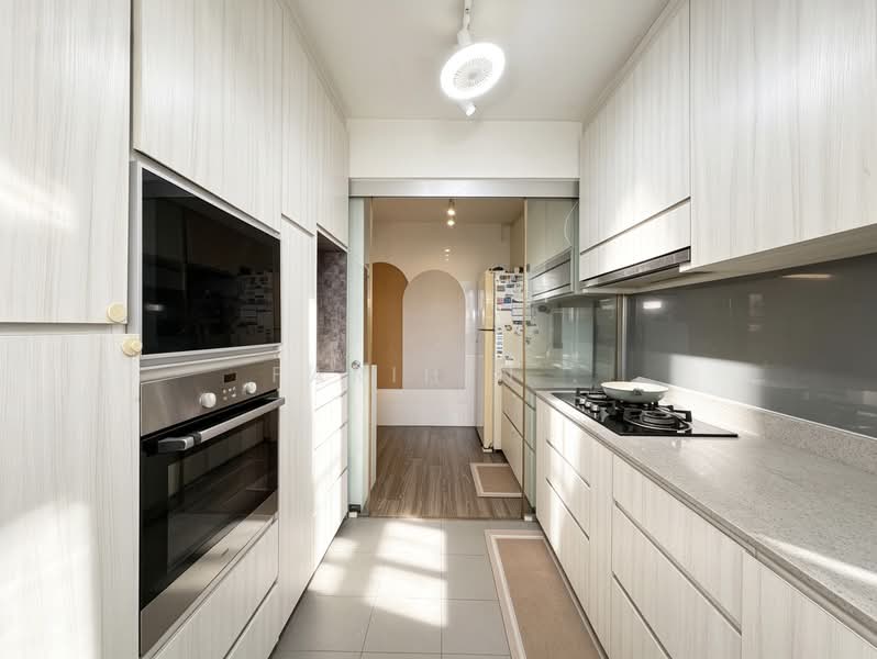 560A Spring Haven @ Jurong, 560A Jurong West Street 42, 3 Bedrooms, 1,001 sqft, HDB Flat For Sale, by Farihin ., 500138903 - Kitchen - PropertyGuru.com.sg