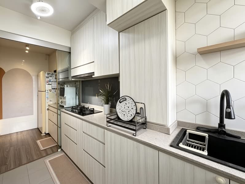 560A Spring Haven @ Jurong, 560A Jurong West Street 42, 3 Bedrooms, 1,001 sqft, HDB Flat For Sale, by Farihin ., 500138903 - Kitchen - PropertyGuru.com.sg