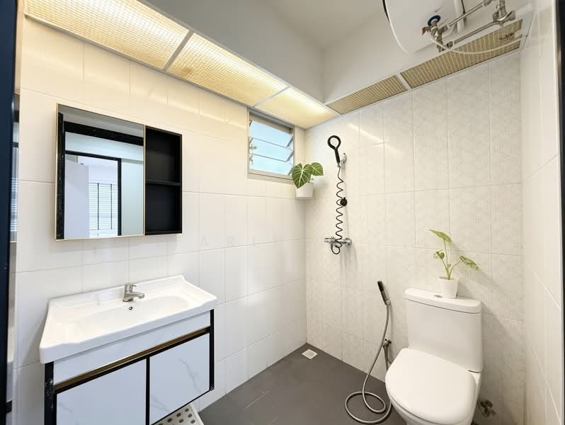 560A Spring Haven @ Jurong, 560A Jurong West Street 42, 3 Bedrooms, 1,001 sqft, HDB Flat For Sale, by Farihin ., 500138903 - Master Bathroom - PropertyGuru.com.sg