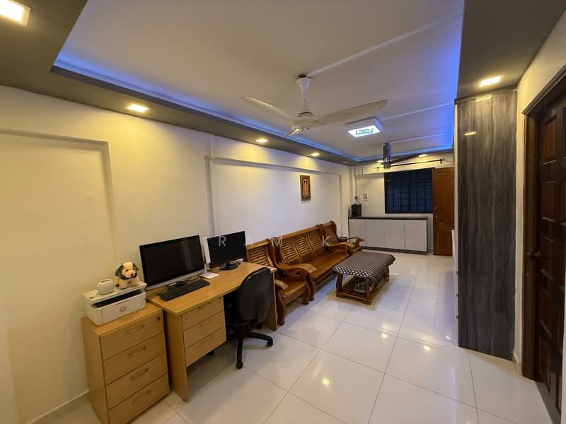 239 Bukit Batok East Avenue 5, 239 Bukit Batok East Avenue 5, 2 Bedrooms, 720 sqft, HDB Flat For Sale, by Ram K, 500138905 - Living Room - PropertyGuru.com.sg