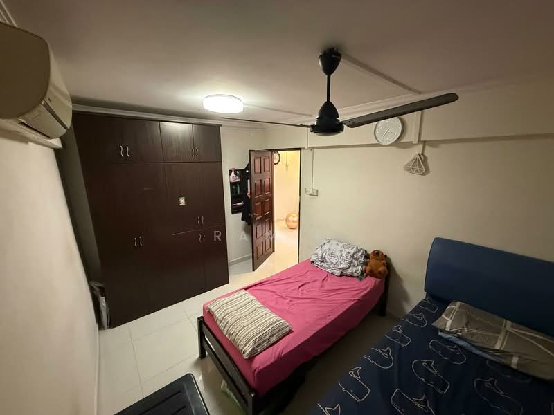 239 Bukit Batok East Avenue 5, 239 Bukit Batok East Avenue 5, 2 Bedrooms, 720 sqft, HDB Flat For Sale, by Ram K, 500138905 - Bedroom - PropertyGuru.com.sg