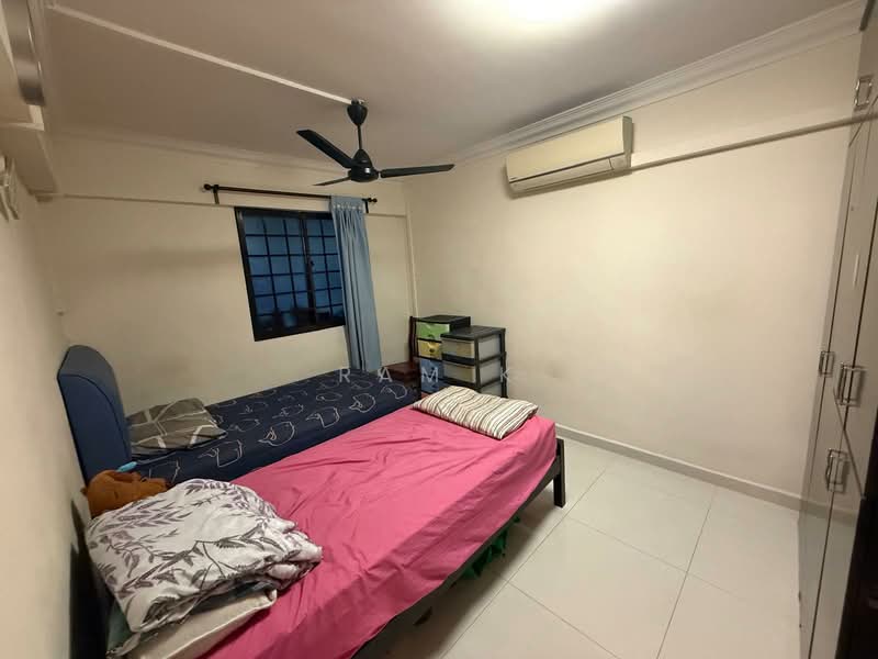 239 Bukit Batok East Avenue 5, 239 Bukit Batok East Avenue 5, 2 Bedrooms, 720 sqft, HDB Flat For Sale, by Ram K, 500138905 - Bedroom - PropertyGuru.com.sg
