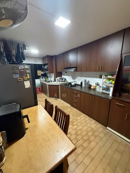 239 Bukit Batok East Avenue 5, 239 Bukit Batok East Avenue 5, 2 Bedrooms, 720 sqft, HDB Flat For Sale, by Ram K, 500138905 - Kitchen - PropertyGuru.com.sg