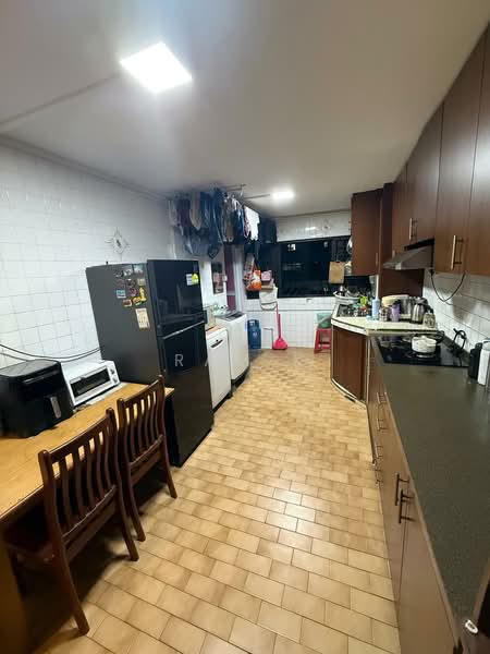 239 Bukit Batok East Avenue 5, 239 Bukit Batok East Avenue 5, 2 Bedrooms, 720 sqft, HDB Flat For Sale, by Ram K, 500138905 - Kitchen - PropertyGuru.com.sg
