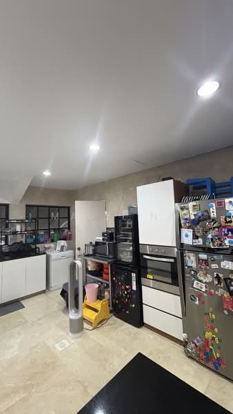 Jalan lim tai see, Jalan lim tai see, 4 Bedrooms, 2,800 sqft, Cluster House For Sale, by Madeline Toh, 500138925 - Kitchen - PropertyGuru.com.sg