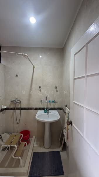 Jalan lim tai see, Jalan lim tai see, 4 Bedrooms, 2,800 sqft, Cluster House For Sale, by Madeline Toh, 500138925 - Bathroom - PropertyGuru.com.sg