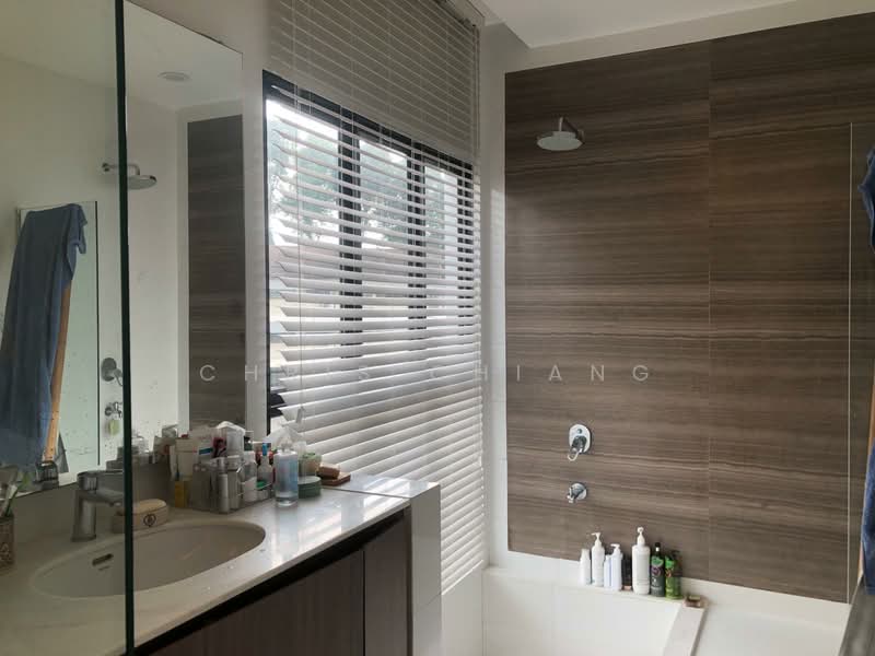 Serangoon Garden Estate, Cowdray/ Bridport/ Hemsley Avenue, 6 Bedrooms, 5,000 sqft, Semi-Detached House For Rent, by Chris Chiang, 500138943 - Bathroom - PropertyGuru.com.sg