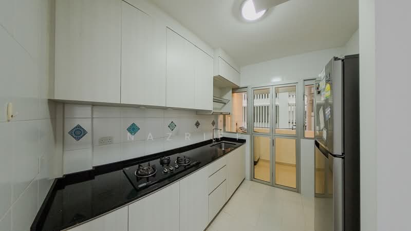 527B Costa Ris, 527B Pasir Ris Street 51, 2 Bedrooms, 732 sqft, HDB Flat For Sale, by Nazriff ., 500138969 - Kitchen - PropertyGuru.com.sg