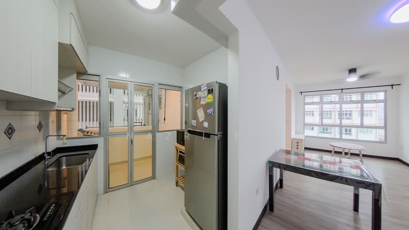 527B Costa Ris, 527B Pasir Ris Street 51, 2 Bedrooms, 732 sqft, HDB Flat For Sale, by Nazriff ., 500138969 - Kitchen - PropertyGuru.com.sg
