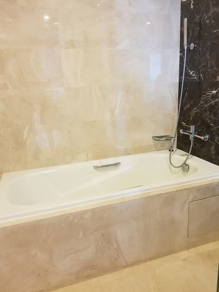 Centro Residences, 59 Ang Mo Kio Avenue 8, 4 Bedrooms, 1,281 sqft, Condominium For Sale, by Andrew Tay, 500138970 - Bathroom - PropertyGuru.com.sg