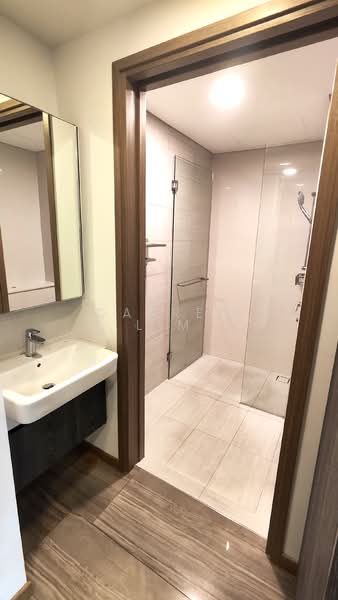 Lakeville, 1 Jurong Lake Link, 2 Bedrooms, 635 sqft, Condominium For Rent, by Darren Lim, 500138989 - Bathroom - PropertyGuru.com.sg