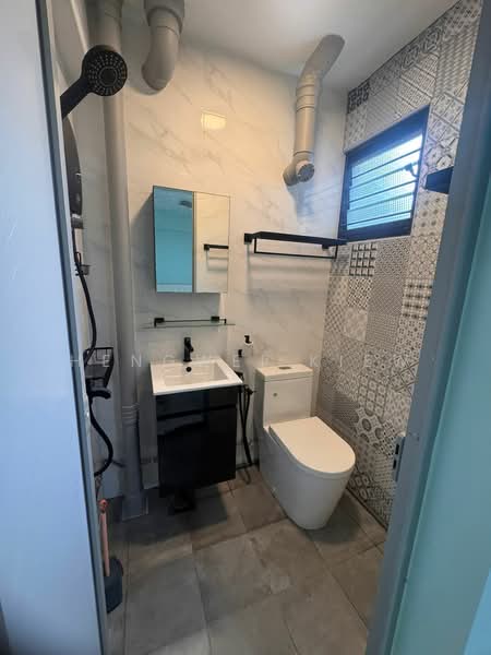 301 Clementi Avenue 4, 301 Clementi Avenue 4, Room Rental, 180 sqft, HDB Flat For Rent, by Hengwei Kiew, 500138990 - Bathroom - PropertyGuru.com.sg