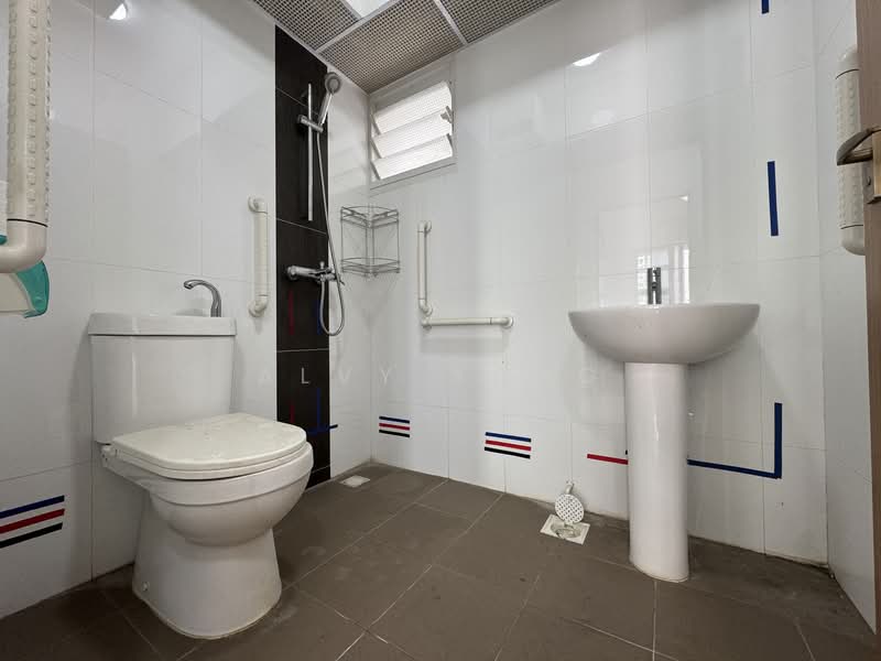 40A Margaret Drive, 40A Margaret Drive, 2 Bedrooms, 678 sqft, HDB Flat For Sale, by Alvy Yong, 500139011 - Bathroom - PropertyGuru.com.sg