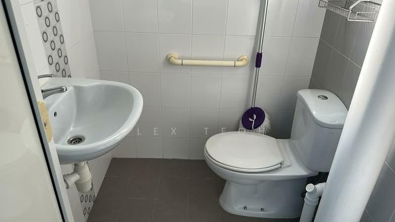 729 Clementi West Street 2, 729 Clementi West Street 2, Room Rental, 100 sqft, HDB Flat For Rent, by Alex Teoh, 500139018 - Bathroom - PropertyGuru.com.sg