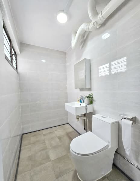 166 Bishan Street 13, 166 Bishan Street 13, 3 Bedrooms, 1,108 sqft, HDB Flat For Sale, by Adrian Tan, 500139019 - Bathroom - PropertyGuru.com.sg