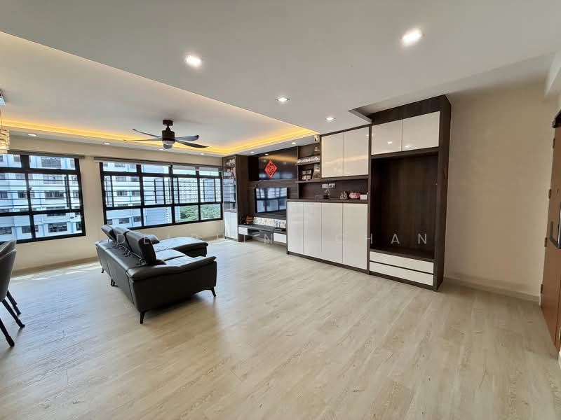 197D Boon Lay Fields, 197D Boon Lay Drive, 3 Bedrooms, 1,216 sqft, HDB Flat For Sale, by Delphine Chan, 500139021 - Living Room - PropertyGuru.com.sg